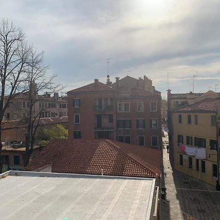 In The Centre - Giardini Biennale Apartment Venesia Bagian luar foto
