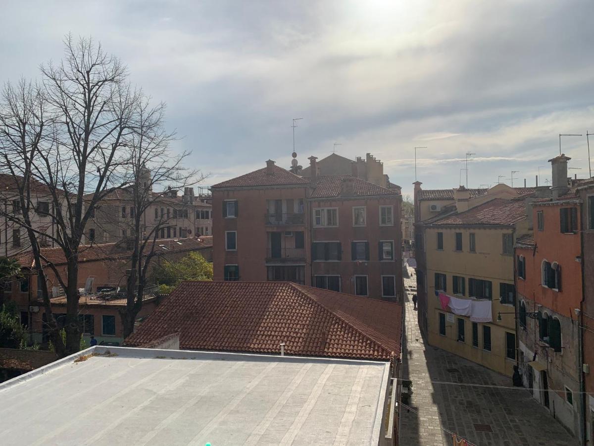 In The Centre - Giardini Biennale Apartment Venesia Bagian luar foto